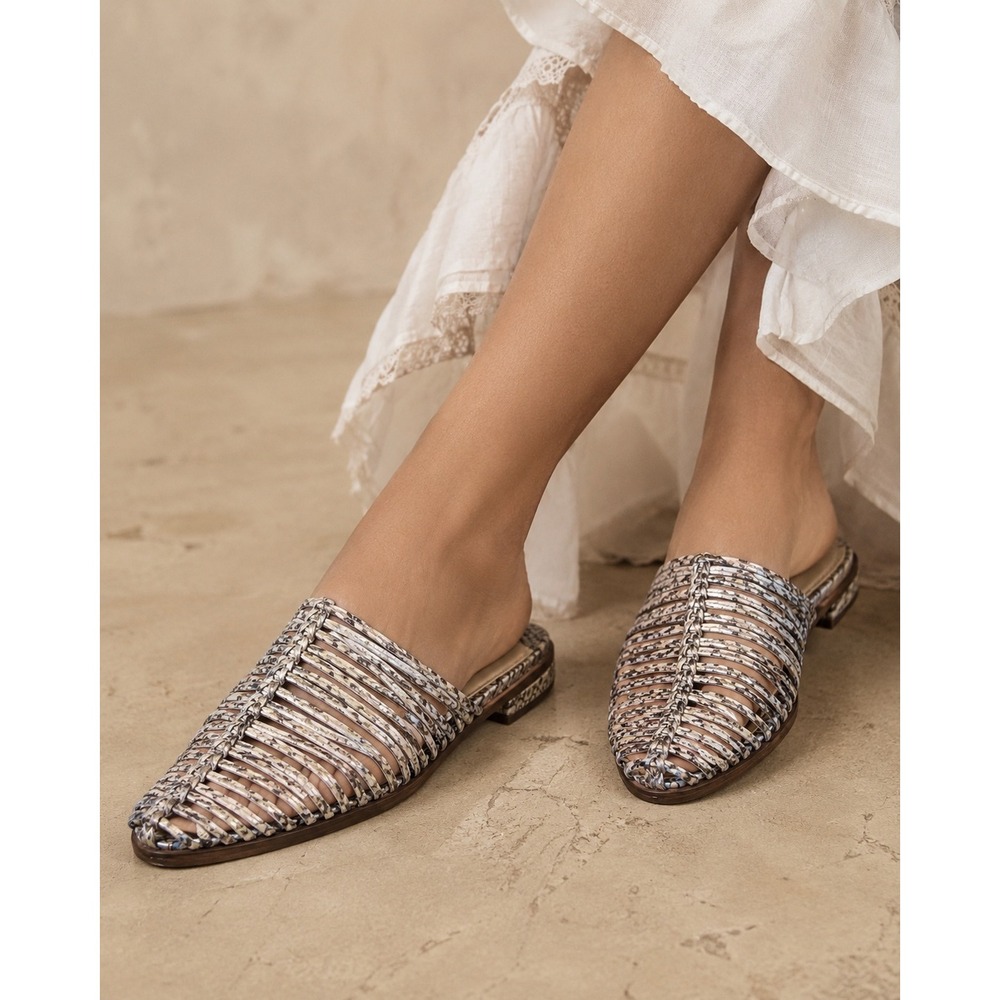 Cecelia New York Snake Print Woven Leather Slide Mules Pointed Toe Flats  7.5‎